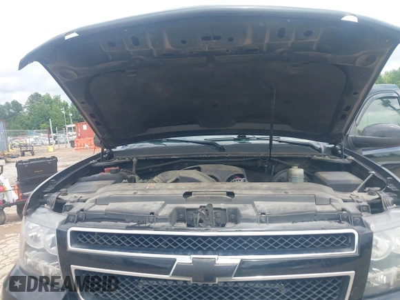 2014 Chevrolet Tahoe LT z VIN 1GNSKBE02ER133795, wystawiony jako IAAI lot #42335322 z przebiegiem 217 292 mil mil oraz . Historia ofert i sprzedaży dostępna na DreamBid. Obrazek 10.
