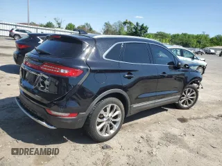 2019 Lincoln MKC Select z VIN 5LMCJ2D91KUL22696, wystawiony jako Copart lot #56699465 z przebiegiem 88 532 mil mil oraz Szkoda całkowita • Salvage title. Historia ofert i sprzedaży dostępna na DreamBid. Obrazek 3.