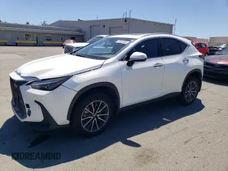 2022 Lexus NX 350h Premium z VIN JTJGKCEZ2N2008532, wystawiony jako Copart lot #57531565 z przebiegiem 55 348 mil mil oraz Szkody całkowita. Historia ofert i sprzedaży dostępna na DreamBid. Obrazek 1.