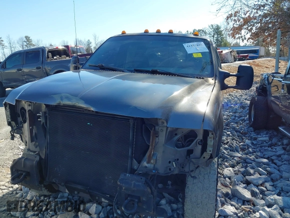 2002 Ford Super Duty F-250 XL with VIN 1FTNW21F52ED15515, listed as a IAAI auction lot 41351889 with 313,722 mi miles. Bid and sale history available at carsss.com. Image 6.