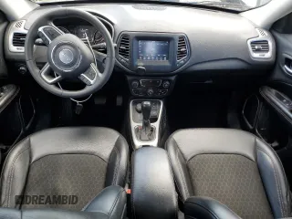 2021 Jeep Compass Latitude z VIN 3C4NJDBB5MT560792, wystawiony jako Copart lot #56300155 z przebiegiem 89 783 mil mil oraz Szkoda całkowita • Salvage title. Historia ofert i sprzedaży dostępna na DreamBid. Obrazek 8.