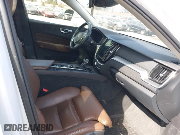 2019 Volvo XC60 Momentum with VIN LYV102RK9KB206928, listed as a IAAI auction lot 41673598 with 25,512 mi miles and . Bid and sale history available at DreamBid. Image 5.