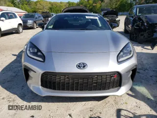 2024 Toyota 86 Premium z VIN JF1ZNBE15R9755858, wystawiony jako Copart lot #55677285 z przebiegiem 4 291 mil mil oraz Szkoda całkowita • Salvage title. Historia ofert i sprzedaży dostępna na DreamBid. Obrazek 5.