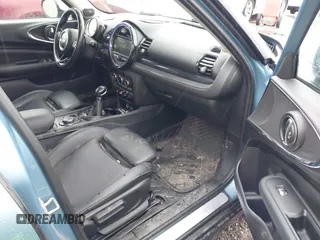 2017 MINI Clubman Cooper z VIN WMWLN5C56H2E32370, wystawiony jako IAAI lot #42159911 z przebiegiem 134 375 mil mil oraz . Historia ofert i sprzedaży dostępna na DreamBid. Obrazek 5.