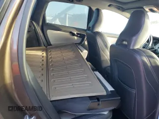 2015 Volvo XC60 T6 Drive-E Platinum с VIN YV449MDM1F2698480, выставлен на аукционе Copart как лот 74591294 с пробегом 87 646 миль миль и На запчасти • Non repairable. История ставок и продаж доступна на DreamBid. Изображение 11.