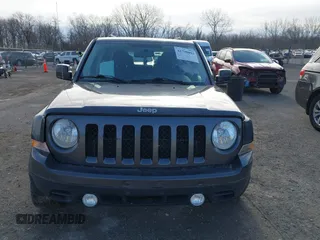2016 Jeep Patriot High Altitude z VIN 1C4NJPFA5GD543228, wystawiony jako IAAI lot #41790893 z przebiegiem 109 949 mil mil oraz . Historia ofert i sprzedaży dostępna na DreamBid. Obrazek 13.