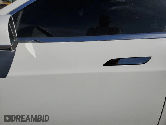 2014 Tesla Model S 60 z VIN 5YJSA1H19EFP37392, wystawiony jako Copart lot #57347625 z przebiegiem Nie podano mil oraz Szkoda całkowita • Salvage title. Historia ofert i sprzedaży dostępna na DreamBid. Obrazek 7.