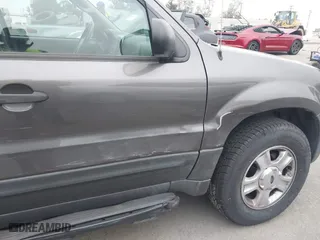 2004 Ford Escape XLT with VIN 1FMYU03114KA41268, listed as a IAAI auction lot 42056701 with 102,154 mi miles. Bid and sale history available at carsss.com. Image 6.