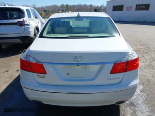 2010 Hyundai Genesis with VIN KMHGC4DE1AU076190, listed as a IAAI auction lot 41707773 with 123,426 mi miles. Bid and sale history available at carsss.com. Image 16.