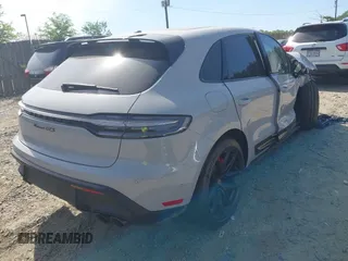 2024 Porsche Macan GTS с VIN WP1AF2A5XRLB57439, выставлен на аукционе IAAI как лот 42106684 с пробегом Не указан миль и . История ставок и продаж доступна на DreamBid. Изображение 4.