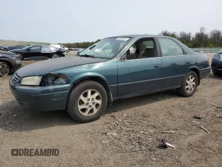 1998 Toyota Camry LE z VIN JT2BF22K8W0120924, wystawiony jako Copart lot #59540015 z przebiegiem 233 601 mil mil oraz Szkoda całkowita • Salvage title. Historia ofert i sprzedaży dostępna na DreamBid. Obrazek 1.