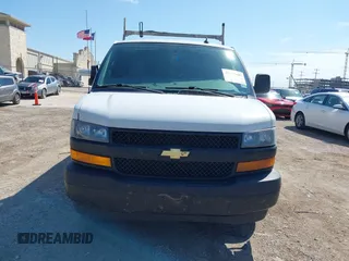 2021 Chevrolet Express Cargo z VIN 1GCWGAFP0M1180922, wystawiony jako IAAI lot #42341487 z przebiegiem 231 225 mil mil oraz . Historia ofert i sprzedaży dostępna na DreamBid. Obrazek 12.