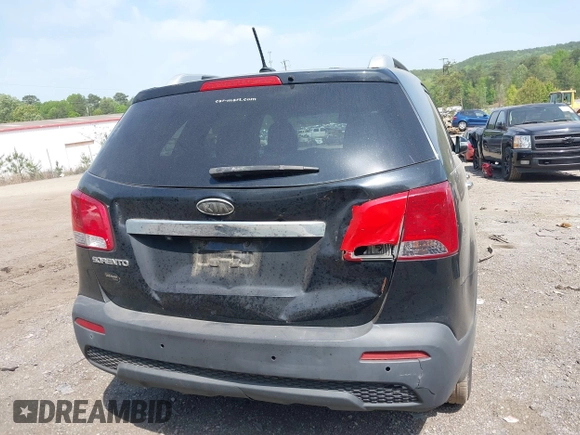 2011 Kia Sorento LX with VIN 5XYKTDA28BG157022, listed as a IAAI auction lot 42061926 with 211,826 mi miles. Bid and sale history available at carsss.com. Image 12.