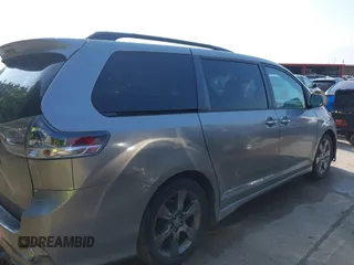 2015 Toyota Sienna SE с VIN 5TDXK3DC8FS665488, выставлен на аукционе IAAI как лот 42398692 с пробегом 110 446 миль миль и . История ставок и продаж доступна на DreamBid. Изображение 13.