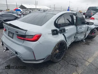 2024 BMW M3 Competition xDrive z VIN WBS43AY03RFT56948, wystawiony jako IAAI lot #42185175 z przebiegiem Nie podano mil oraz . Historia ofert i sprzedaży dostępna na DreamBid. Obrazek 4.