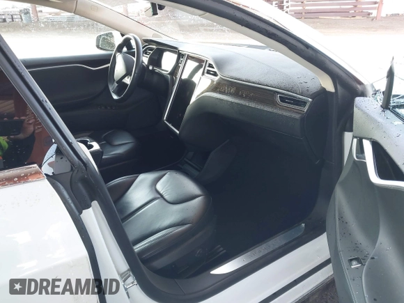 2014 Tesla Model S 60 with VIN 5YJSA1H14EFP63737, listed as a IAAI auction lot 41947610 with 62,240 mi miles and . Bid and sale history available at DreamBid. Image 5.