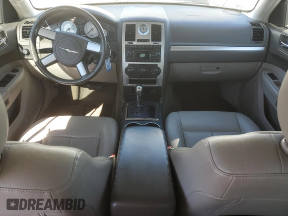 2008 Chrysler 300 Touring with VIN 2C3LK53G18H262098, listed as a Copart auction lot 46910935 with 92,052 mi miles and Salvage Title. Bid and sale history available at carsss.com. Image 8.