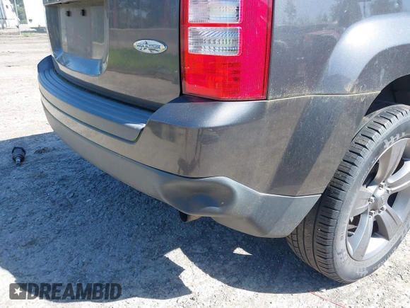 2014 Jeep Patriot Latitude with VIN 1C4NJPFA5ED928074, listed as a IAAI auction lot 42035754 with 155,636 mi miles and . Bid and sale history available at carsss.com. Image 6.