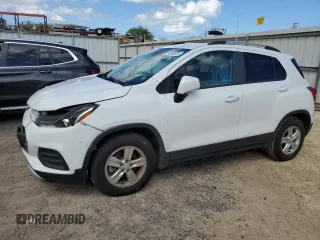 2022 Chevrolet Trax LT z VIN KL7CJLSM7NB568766, wystawiony jako Copart lot #58099525 z przebiegiem 6 057 mil mil oraz Czysty tytuł • Clean title. Historia ofert i sprzedaży dostępna na DreamBid. Obrazek 1.