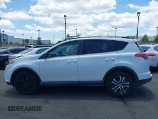 2017 Toyota RAV4 LE z VIN 2T3ZFREV2HW355371, wystawiony jako IAAI lot #42246996 z przebiegiem Nie podano mil oraz . Historia ofert i sprzedaży dostępna na DreamBid. Obrazek 13.