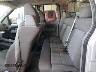 2004 Ford F-150 STX z VIN 1FTRX12WX4FA01069, wystawiony jako Copart lot #71503874 z przebiegiem 241 284 mil mil oraz Czysty tytuł • Clean title. Historia ofert i sprzedaży dostępna na DreamBid. Obrazek 10.