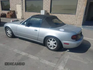 1991 Mazda MX-5 Miata Special Edition z VIN JM1NA3511M1235948, wystawiony jako IAAI lot #42322754 z przebiegiem 151 065 mil mil oraz . Historia ofert i sprzedaży dostępna na DreamBid. Obrazek 3.