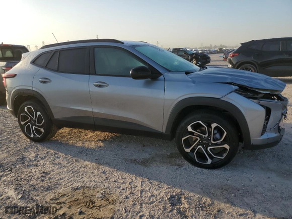 2025 Chevrolet Trax 2RS with VIN KL77LJEPXSC067060, listed as a Copart auction lot 52561575 with 720 mi miles and Salvage Title. Bid and sale history available at carsss.com. Image 4.