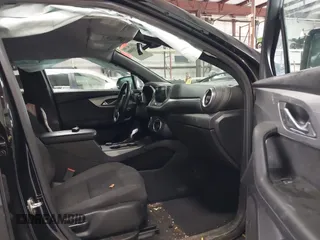 2020 Chevrolet Blazer LT z VIN 3GNKBBRA6LS684129, wystawiony jako IAAI lot #41850800 z przebiegiem 38 631 mil mil oraz . Historia ofert i sprzedaży dostępna na DreamBid. Obrazek 5.