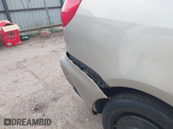 2007 Toyota Sienna XLE z VIN 5TDBK22C07S005499, wystawiony jako IAAI lot #42304686 z przebiegiem 179 721 mil mil oraz . Historia ofert i sprzedaży dostępna na DreamBid. Obrazek 13.