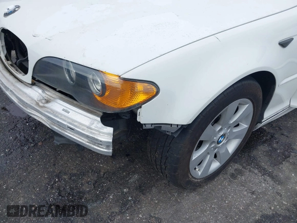 2005 BMW 3 Series 325Ci with VIN WBABW33405PL37240, listed as a IAAI auction lot 41650058 with 154,954 mi miles and . Bid and sale history available at carsss.com. Image 6.