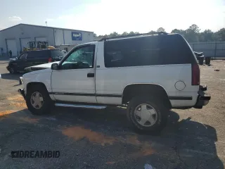1995 GMC Yukon with VIN 1GKEK18K2SJ700616, listed as a Copart auction lot 68582034 with 205,980 mi miles and Salvage Title. Bid and sale history available at carsss.com. Image 2.