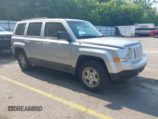 2011 Jeep Patriot Latitude z VIN 1J4NF1GB0BD130593, wystawiony jako IAAI lot #42491913 z przebiegiem 195 022 mil mil oraz . Historia ofert i sprzedaży dostępna na DreamBid. Obrazek 1.