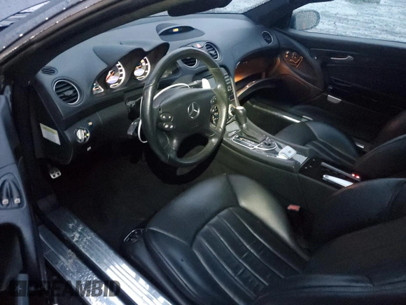 2008 Mercedes-Benz SL z VIN WDBSK79F98F138503, wystawiony jako Copart lot #81853104 z przebiegiem 82 183 mil mil oraz Czysty tytuł • Clean title. Historia ofert i sprzedaży dostępna na DreamBid. Obrazek 8.