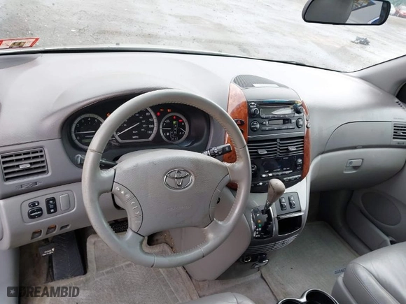 2005 Toyota Sienna XLE with VIN 5TDBA22C85S031333, listed as a IAAI auction lot 41685907 with 175,352 mi miles. Bid and sale history available at carsss.com. Image 17.