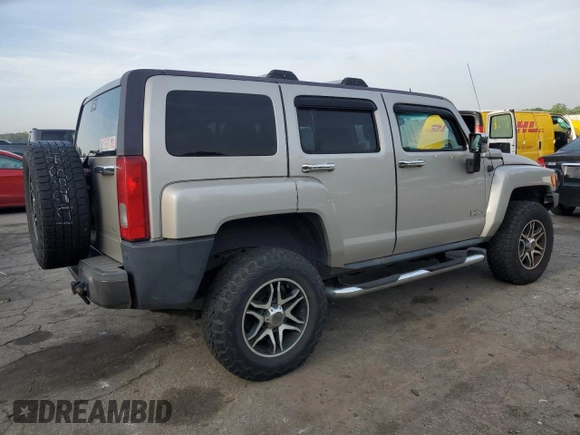 2006 Hummer H3 z VIN 5GTDN136668318328, wystawiony jako Copart lot #55275195 z przebiegiem 266 391 mil mil oraz Nie do naprawy • Non repairable. Historia ofert i sprzedaży dostępna na DreamBid. Obrazek 3.