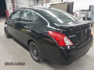 2019 Nissan Versa SV z VIN 3N1CN7APXKL808206, wystawiony jako IAAI lot #41828460 z przebiegiem 95 918 mil mil oraz . Historia ofert i sprzedaży dostępna na DreamBid. Obrazek 3.