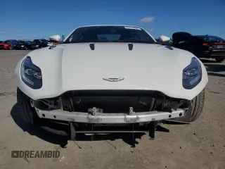 2017 Aston Martin DB11 z VIN SCFRMFAVXHGL01825, wystawiony jako Copart lot #45219355 z przebiegiem Nie podano mil oraz Szkoda całkowita • Salvage title. Historia ofert i sprzedaży dostępna na DreamBid. Obrazek 5.