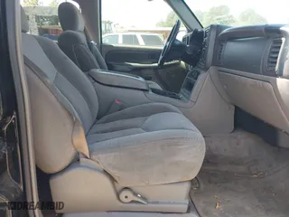 2003 Chevrolet Tahoe LT with VIN 1GNEC13Z03R318933, listed as a IAAI auction lot 41828148 with 192,851 mi miles. Bid and sale history available at carsss.com. Image 5.
