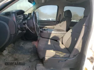 2008 Chevrolet Silverado 3500HD SRW Work Truck with VIN 1GCHC33K48F100412, listed as a Copart auction lot 44030635 with 275,913 mi miles and Salvage Title. Bid and sale history available at carsss.com. Image 7.