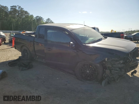 2018 Nissan Titan SV z VIN 1N6AA1E64JN527447, wystawiony jako Copart lot #52909825 z przebiegiem 92 422 mil mil oraz Szkoda całkowita • Salvage title. Historia ofert i sprzedaży dostępna na DreamBid. Obrazek 4.