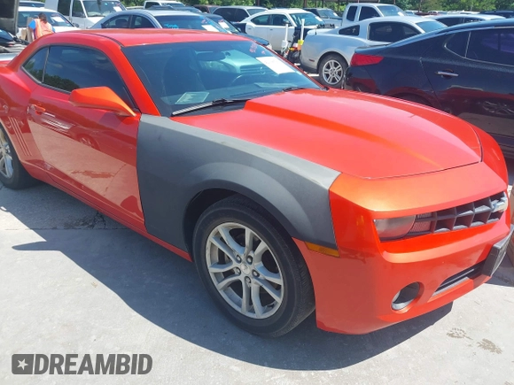 2013 Chevrolet Camaro LT z VIN 2G1FB1E35D9200406, wystawiony jako IAAI lot #42398599 z przebiegiem 118 700 mil mil oraz . Historia ofert i sprzedaży dostępna na DreamBid. Obrazek 6.
