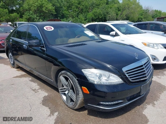 2013 Mercedes-Benz S-Class S 550 with VIN WDDNG7DB7DA531529, listed as a IAAI auction lot 41999063 with 121,561 mi miles. Bid and sale history available at carsss.com. Image 1.