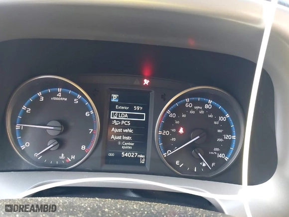 2018 Toyota RAV4 XLE with VIN 2T3WFREV7JW496591, listed as a IAAI auction lot 41752233 with 54,027 mi miles. Bid and sale history available at carsss.com. Image 7.