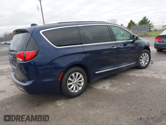 2018 Chrysler Pacifica Touring L z VIN 2C4RC1BG6JR233614, wystawiony jako IAAI lot #40794355 z przebiegiem 52 469 mil mil oraz . Historia ofert i sprzedaży dostępna na DreamBid. Obrazek 4.
