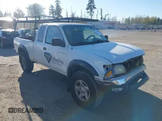 2002 Toyota Tacoma PreRunner z VIN 5TESN92N92Z042015, wystawiony jako IAAI lot #41993737 z przebiegiem 261 011 mil mil oraz . Historia ofert i sprzedaży dostępna na DreamBid. Obrazek 1.