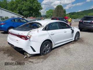 2023 Kia K5 LXS z VIN 5XXG14J25PG189448, wystawiony jako IAAI lot #42258739 z przebiegiem 29 188 mil mil oraz . Historia ofert i sprzedaży dostępna na DreamBid. Obrazek 4.