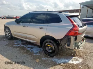 2025 Volvo XC60 Plus z VIN YV4M12RC9S1116363, wystawiony jako Copart lot #57709755 z przebiegiem 9 523 mil mil oraz Czysty tytuł • Clean title. Historia ofert i sprzedaży dostępna na DreamBid. Obrazek 2.