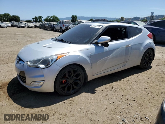 2013 Hyundai Veloster w/Gray Int z VIN KMHTC6AD9DU138719, wystawiony jako Copart lot #57494735 z przebiegiem 149 255 mil mil oraz Szkoda całkowita • Salvage title. Historia ofert i sprzedaży dostępna na DreamBid. Obrazek 1.