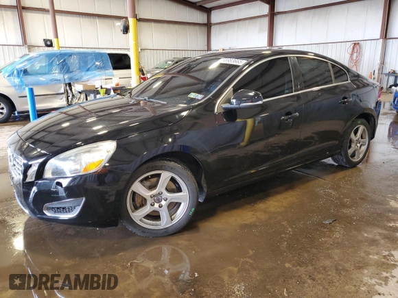 2013 Volvo S60 T5 Premier z VIN YV1612FS1D1220589, wystawiony jako Copart lot #58983665 z przebiegiem 81 341 mil mil oraz Szkoda całkowita • Salvage title. Historia ofert i sprzedaży dostępna na DreamBid. Obrazek 1.
