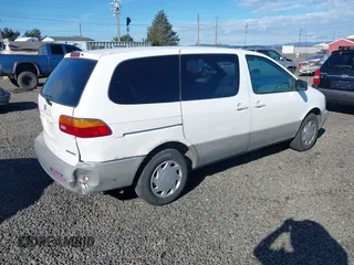 2000 Toyota Sienna CE with VIN 4T3ZF19C3YU189677, listed as a IAAI auction lot 41803833 with 201,661 mi miles. Bid and sale history available at carsss.com. Image 4.
